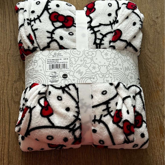 Hello Kitty Womens Two Piece Plush Pajama Set Sz M NWT‎ - Picture 2 of 4